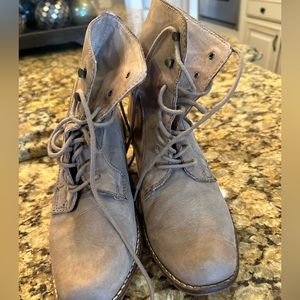Women’s lace up boots